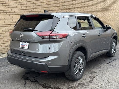 Used 2024 Nissan Rogue S image 10