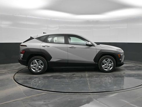 New 2026 Hyundai Kona SE image 9