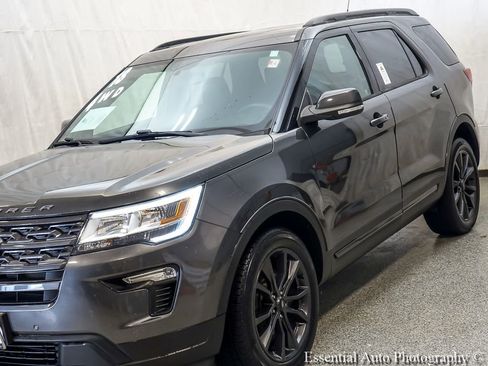 Used 2018 Ford Explorer XLT w/ Equipment Group 202A AWD/4WD image 6