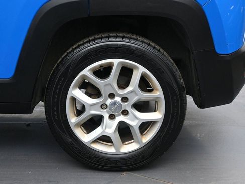 Used 2015 Jeep Renegade Latitude AWD/4WD image 10