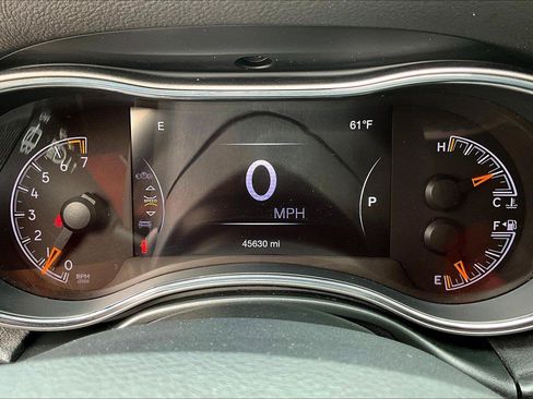 Used 2021 Jeep Grand Cherokee Laredo AWD/4WD image 29