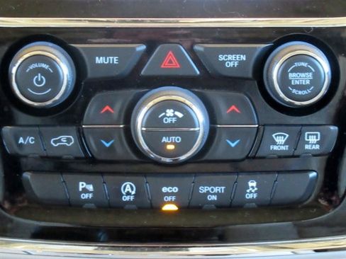 Used 2019 Jeep Grand Cherokee Overland AWD/4WD image 27