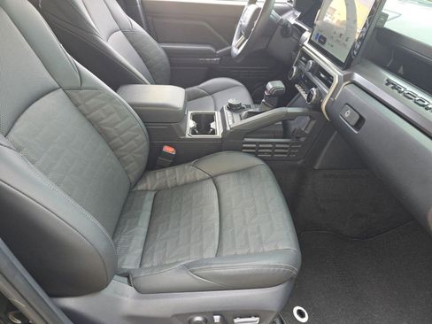 Used 2024 Toyota Tacoma TRD Off-Road w/ TRD Off Road Premium Package image 25