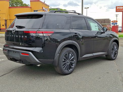 New 2026 Nissan Pathfinder SL w/ SL Premium Package AWD/4WD image 4