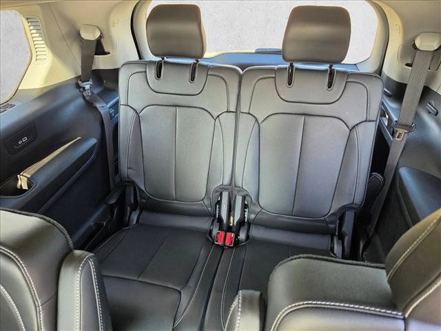 Used 2023 Jeep Grand Cherokee L Limited w/ Luxury Tech Group II AWD/4WD image 20