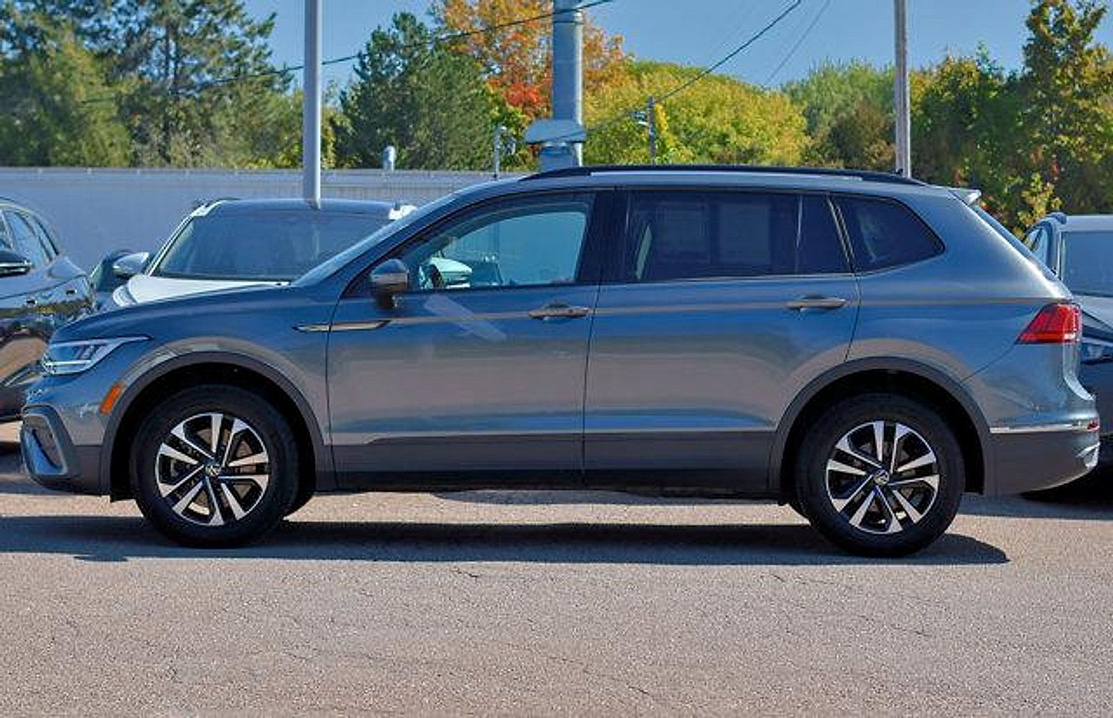 Used 2023 Volkswagen Tiguan S w/ Driver Assistance Package AWD/4WD image 3