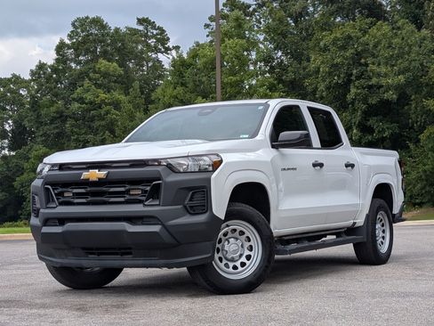 Used 2024 Chevrolet Colorado W/T w/ WT Convenience Package RWD image 4