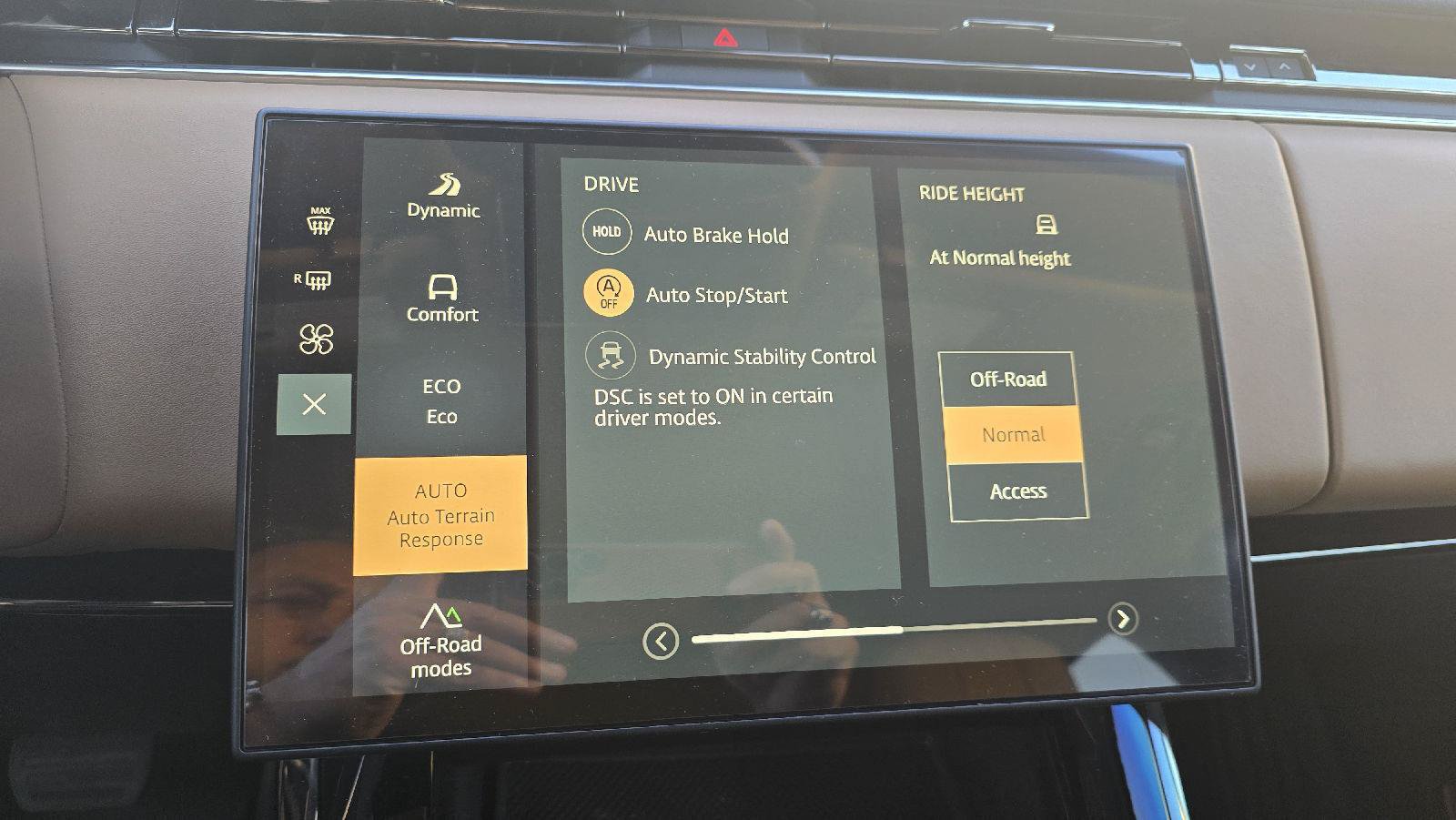 Certified 2025 Land Rover Range Rover Sport SE AWD/4WD image 17