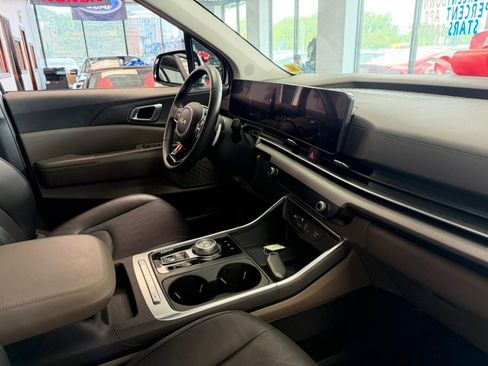 Used 2025 Kia Carnival EX FWD image 47