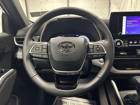 Used 2025 Toyota Highlander XSE AWD/4WD image 18