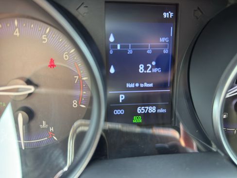 Used 2019 Toyota C-HR Limited FWD image 13