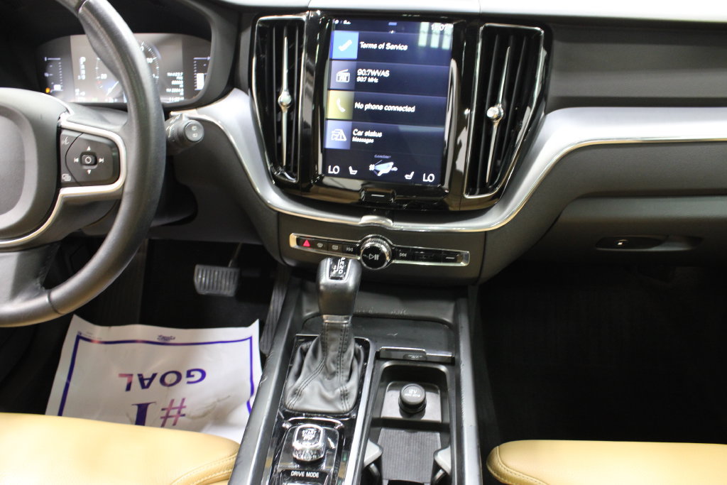 Used 2019 Volvo XC60 T6 Momentum w/ Premium Package AWD/4WD image 23