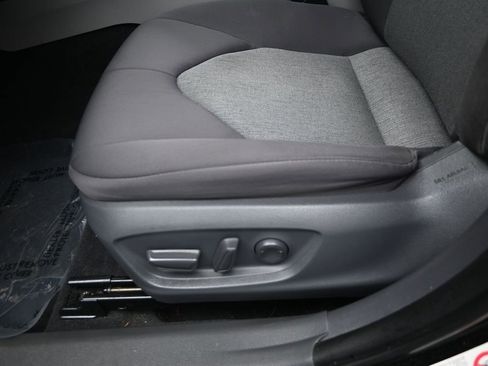 Used 2018 Toyota Camry LE w/ Moonroof Package FWD image 12