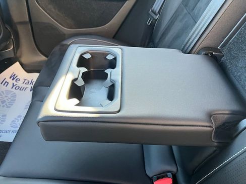 Used 2019 Volvo XC40 T5 R-Design image 28