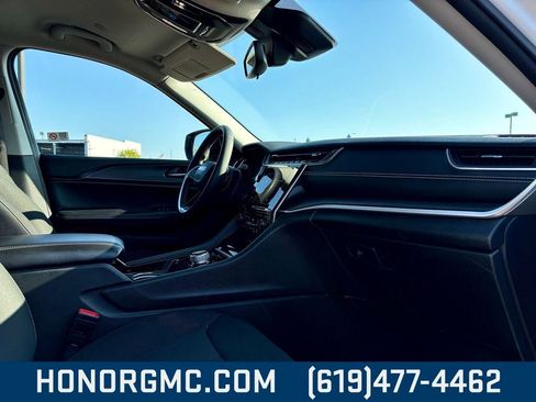 Used 2023 Jeep Grand Cherokee L Laredo image 21