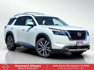 New 2025 Nissan Pathfinder Platinum w/ Cargo Package video 1