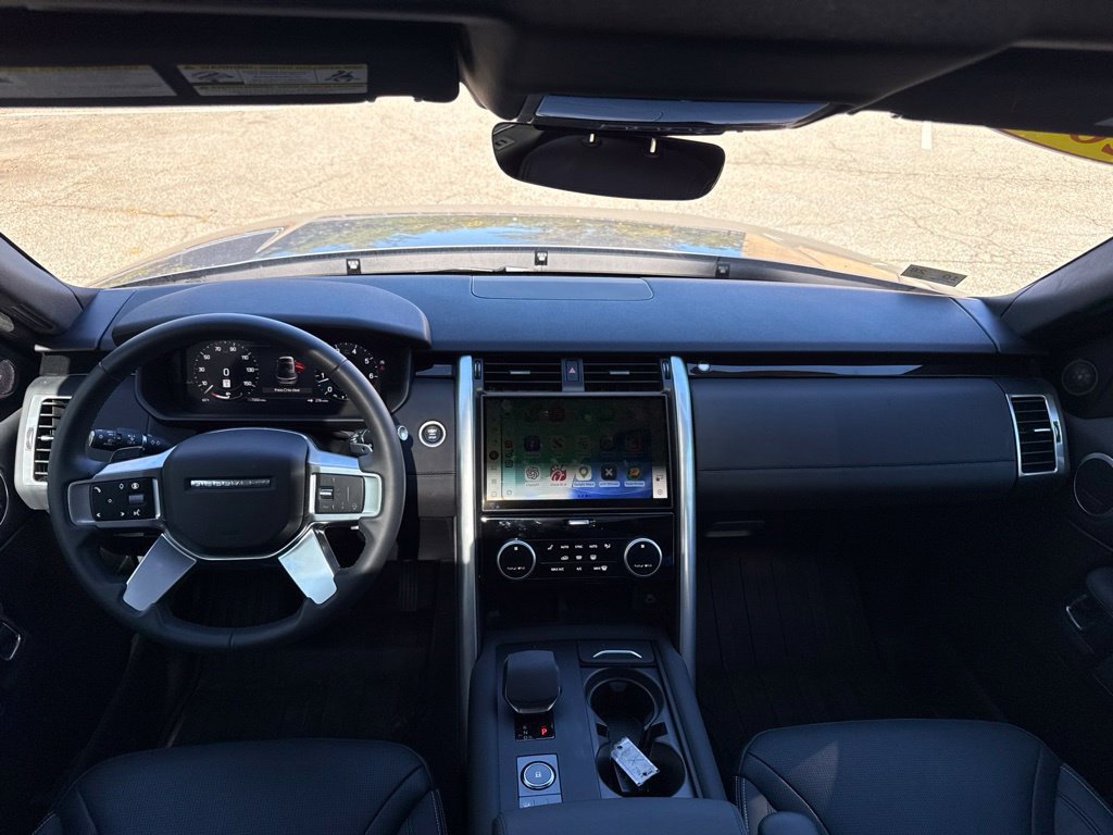 Certified 2025 Land Rover Discovery S AWD/4WD image 18