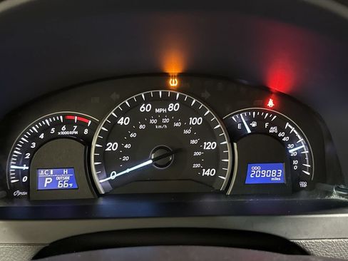 Used 2014 Toyota Camry LE FWD image 12