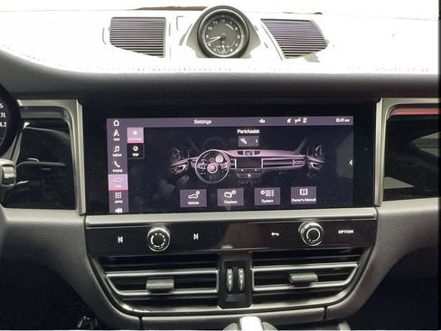 Used 2023 Porsche Macan AWD/4WD image 47