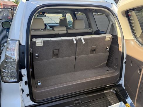 Used 2019 Lexus GX 460 Premium w/ Premium Package image 21