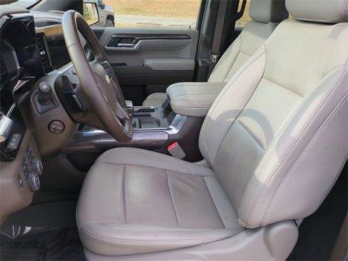 Used 2024 Chevrolet Silverado 1500 LTZ w/ LTZ Premium Package image 11