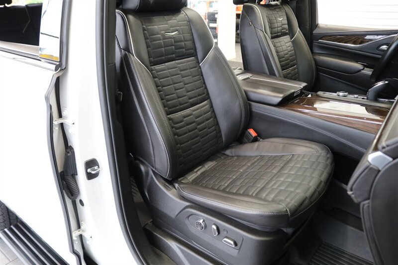 Used 2024 Cadillac Escalade Sport Platinum w/ LPO, ONYX Package AWD/4WD image 19