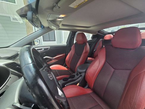 Used 2014 Hyundai Veloster w/ Style Package 02 FWD image 16