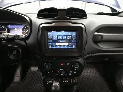 Used 2020 Jeep Renegade Trailhawk w/ Cold Weather Group AWD/4WD image 32