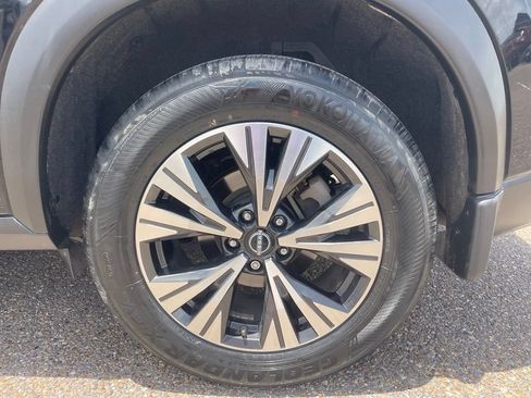 Certified 2023 Nissan Rogue SV w/ SV Premium B Package FWD image 18
