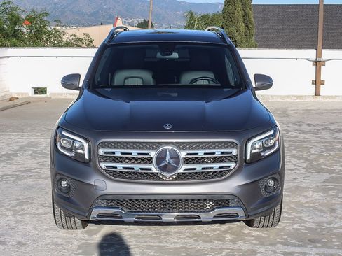 Used 2021 Mercedes-Benz GLB 250 image 2