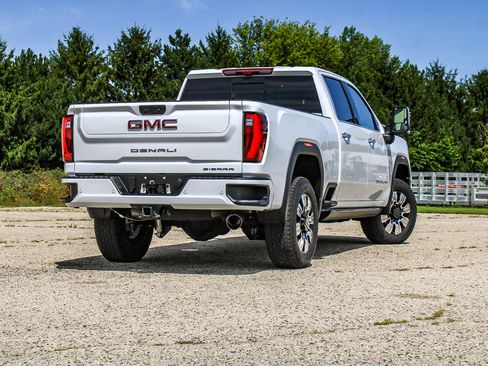 Used 2025 GMC Sierra 2500 Denali w/ Denali Reserve Package AWD/4WD image 8