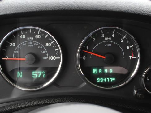 Used 2016 Jeep Wrangler Unlimited Sahara w/ Connectivity Group AWD/4WD image 32