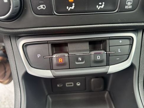 Used 2024 GMC Terrain SLE AWD/4WD image 16