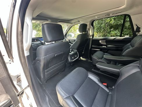 Used 2025 Ford Expedition Max Platinum AWD/4WD image 16