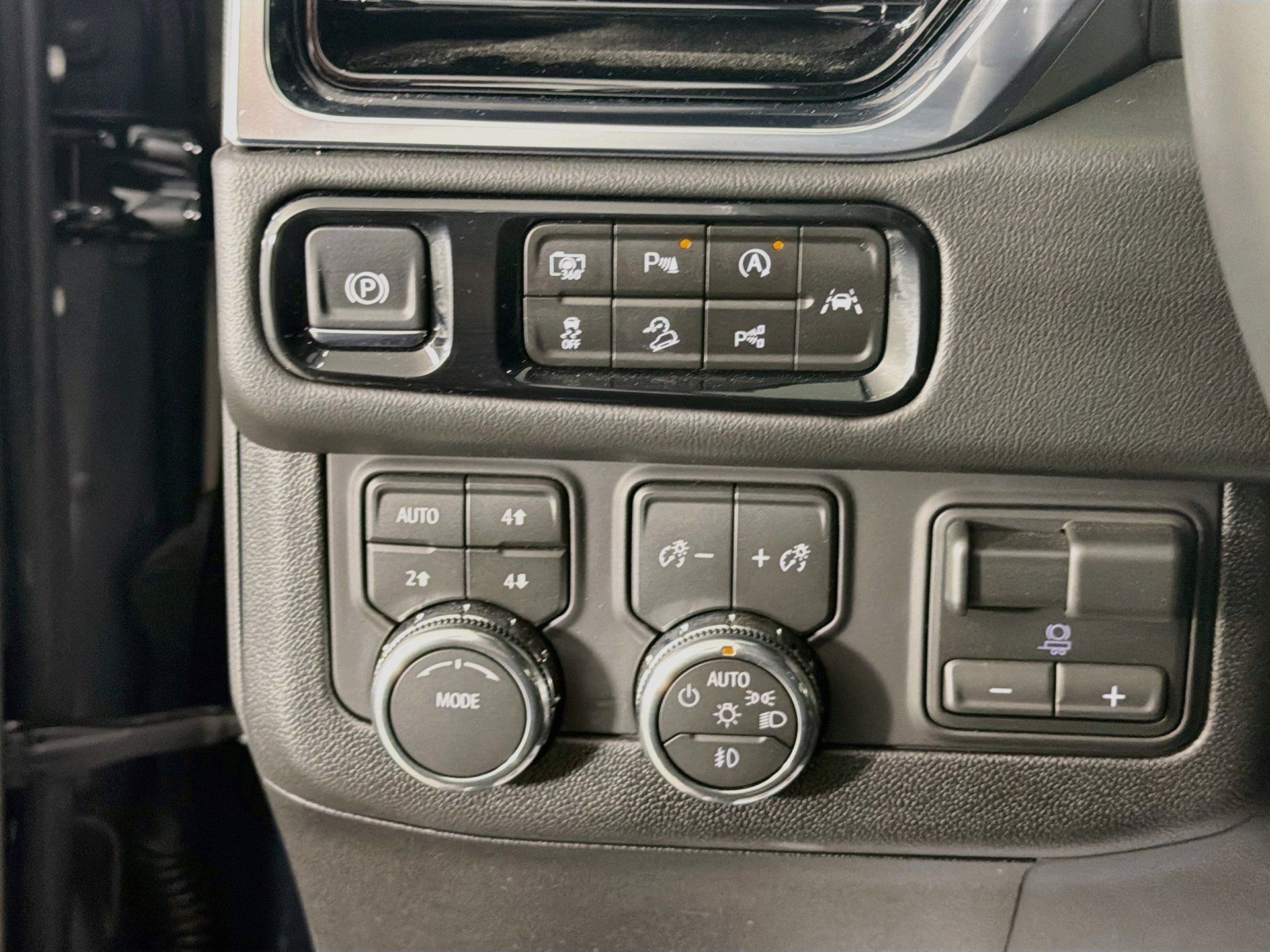Used 2026 GMC Yukon XL Elevation w/ Elevation Premium Package AWD/4WD image 11