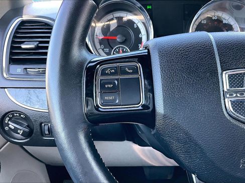 Used 2018 Dodge Grand Caravan SXT FWD image 19