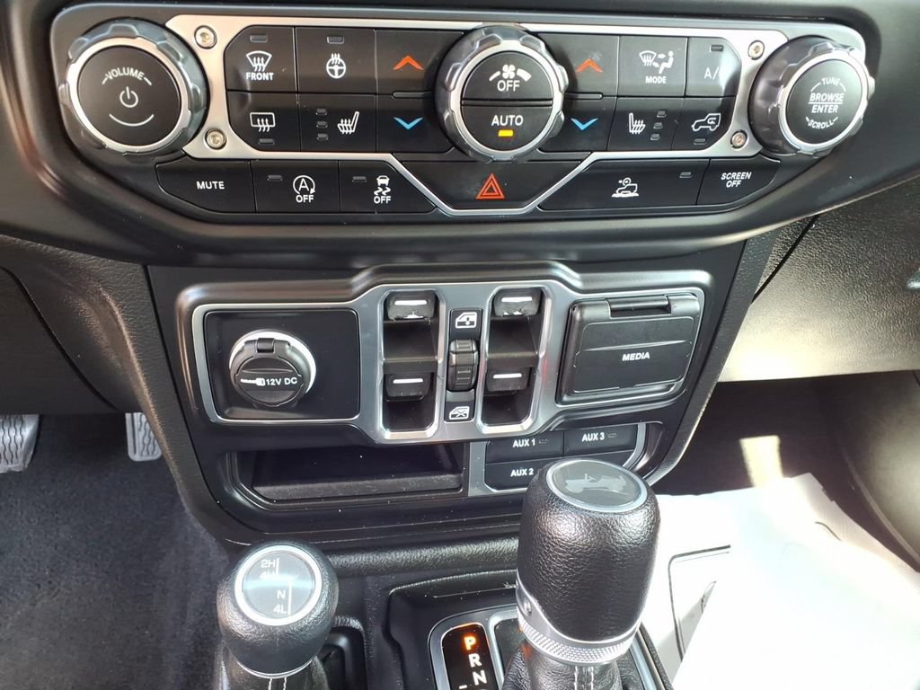 Used 2022 Jeep Wrangler Unlimited Sahara w/ Cold Weather Group AWD/4WD image 10