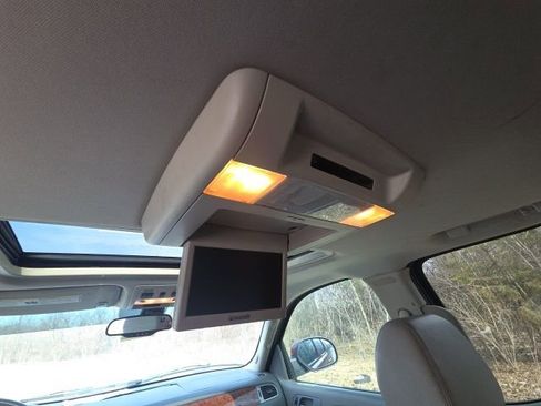 Used 2008 Chevrolet Suburban LT image 22