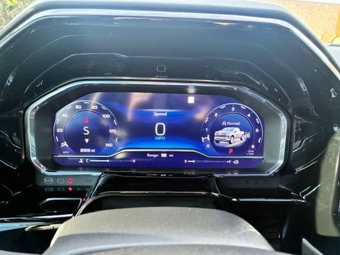 Used 2022 Chevrolet Silverado 1500 ZR2 w/ Technology Package image 13