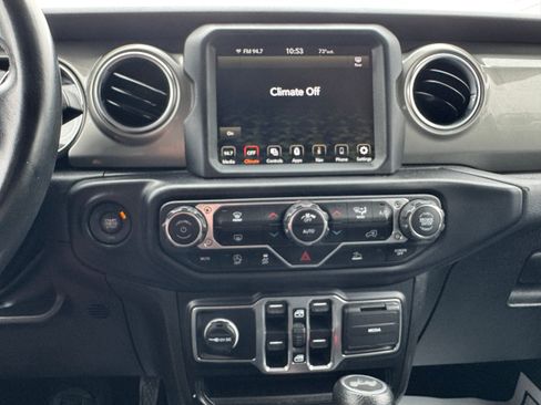Used 2022 Jeep Wrangler Unlimited Sahara AWD/4WD image 18