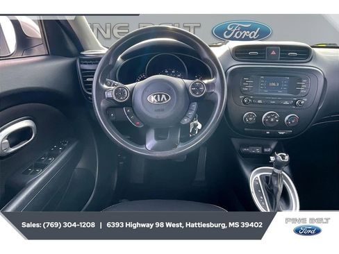 Used 2016 Kia Soul + FWD image 5