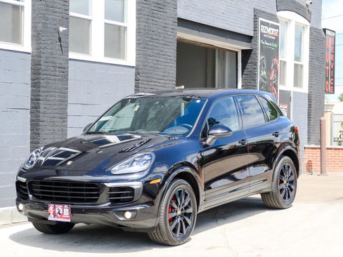Used 2016 Porsche Cayenne S w/ Premium Plus Package AWD/4WD image 3