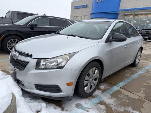 Used 2013 Chevrolet Cruze LS image 1