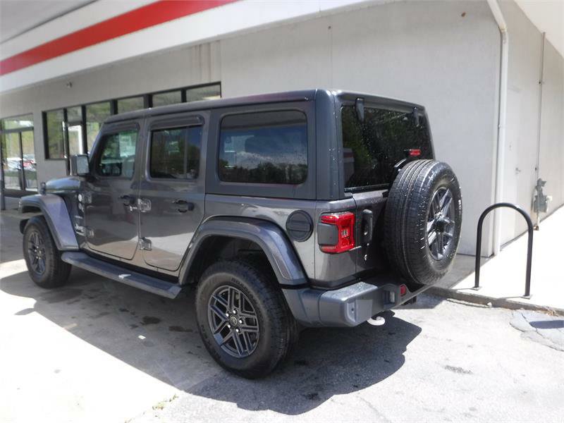 Used 2019 Jeep Wrangler Unlimited Sahara w/ Safety Group AWD/4WD image 11