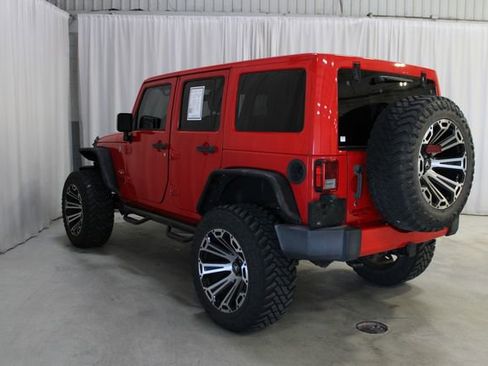 Used 2018 Jeep Wrangler Unlimited Sahara AWD/4WD image 31