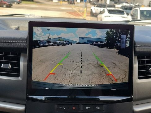 Used 2024 Ford Expedition XLT image 17