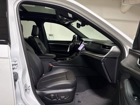 New 2025 Jeep Grand Cherokee Limited 4xe image 23