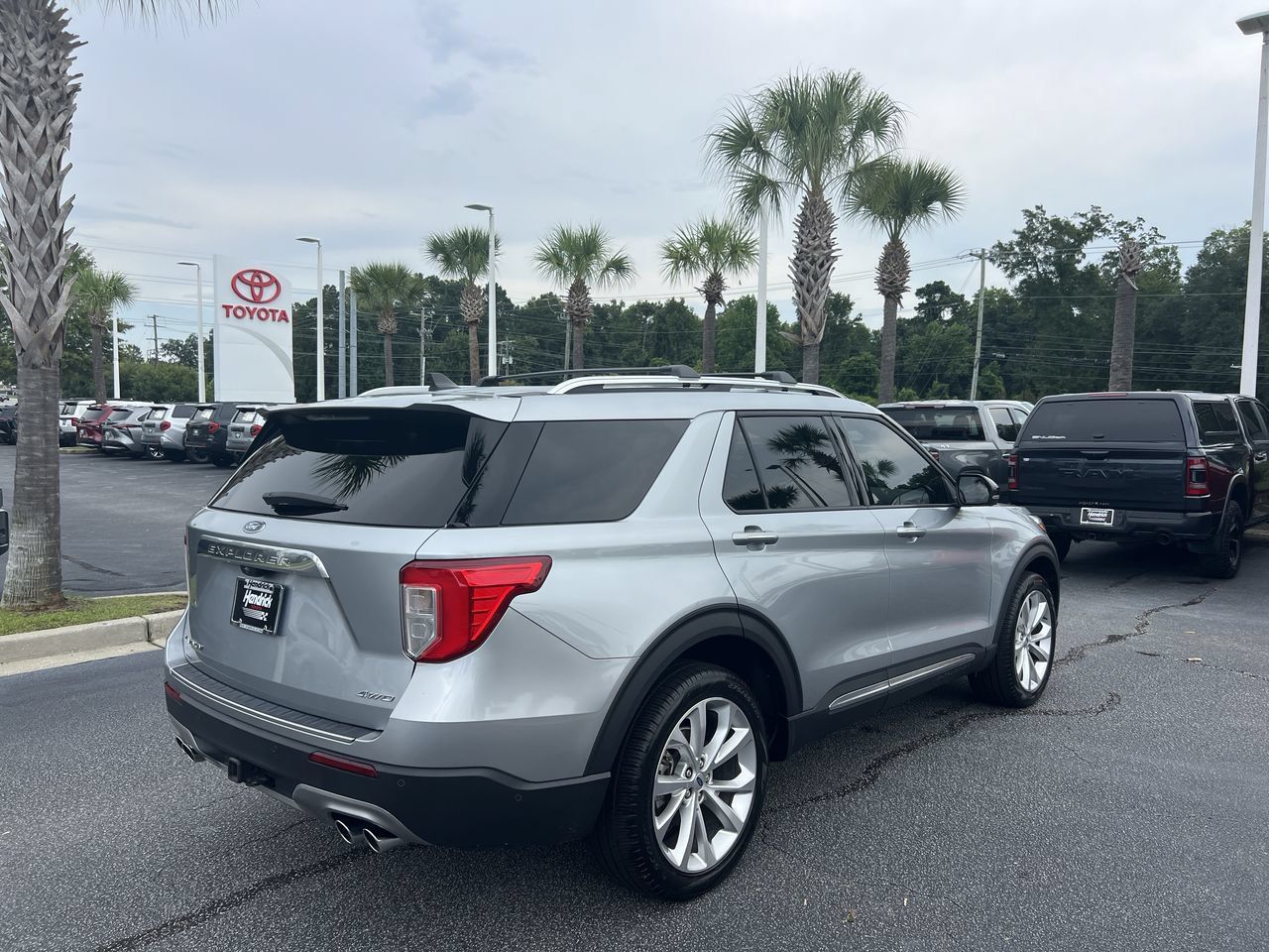 Used 2023 Ford Explorer Platinum w/ Technology Package AWD/4WD image 10