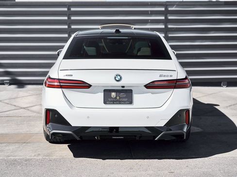 Used 2026 BMW 550e xDrive image 15