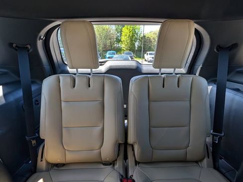 Used 2016 Ford Explorer XLT w/ Equipment Group 202A FWD image 26